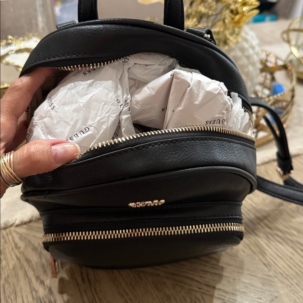 NWT! GUESS Classic Black Backpack💝 - Picture 6 of 7